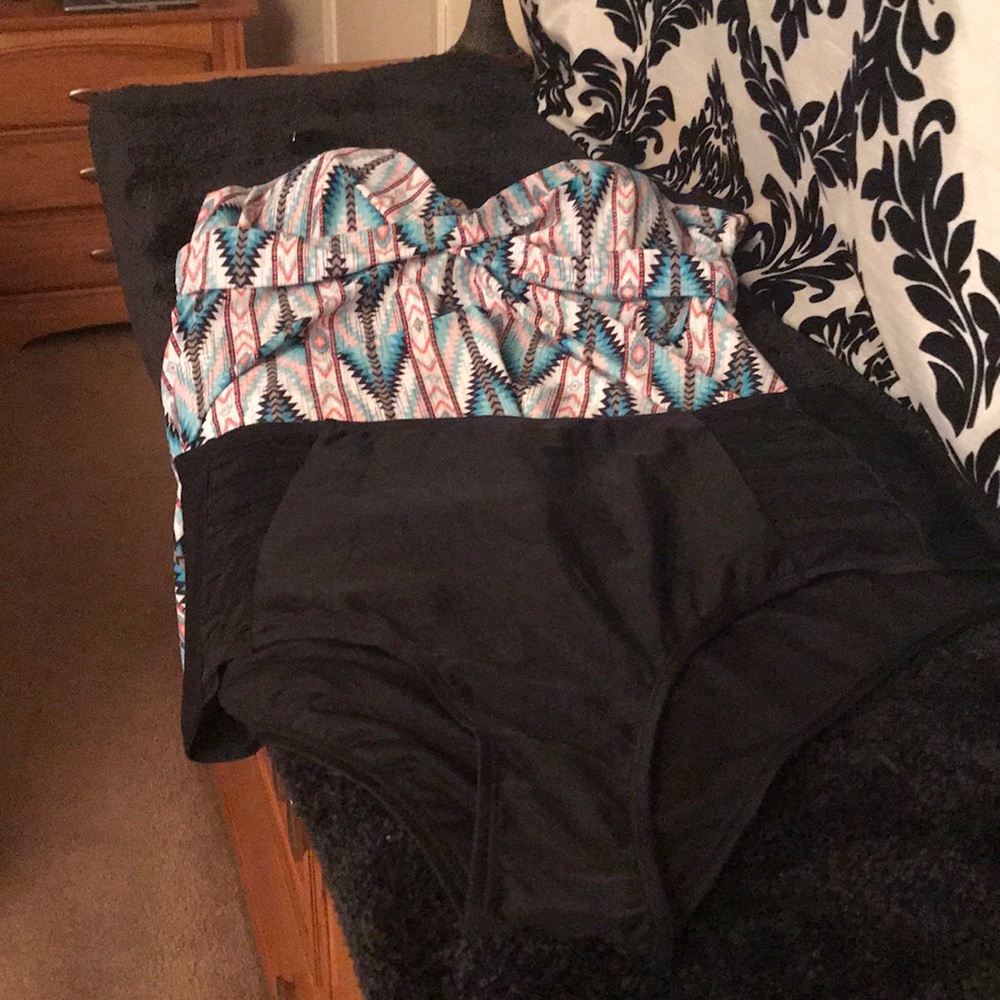 NWOT 1XL Tribal print two piece bathing suit